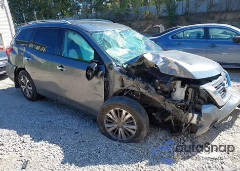 2017 Nissan Pathfinder Sv z USA, uszkodzony, nr VIN 5N1DR2MM6HC906918